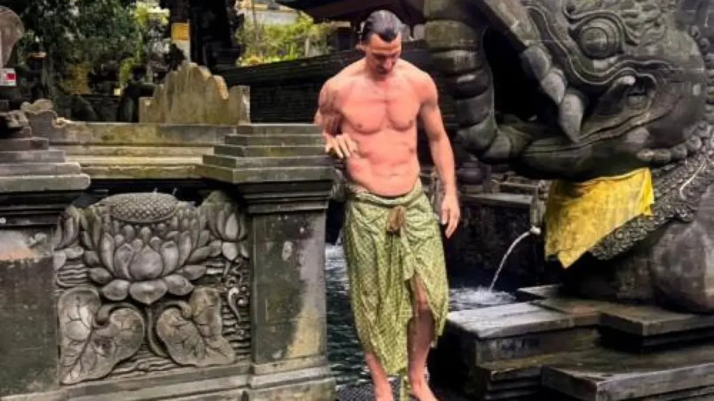 Zlatan Ibrahimovic Nikmati Liburan di Bali, Raih Perhatian Penggemar