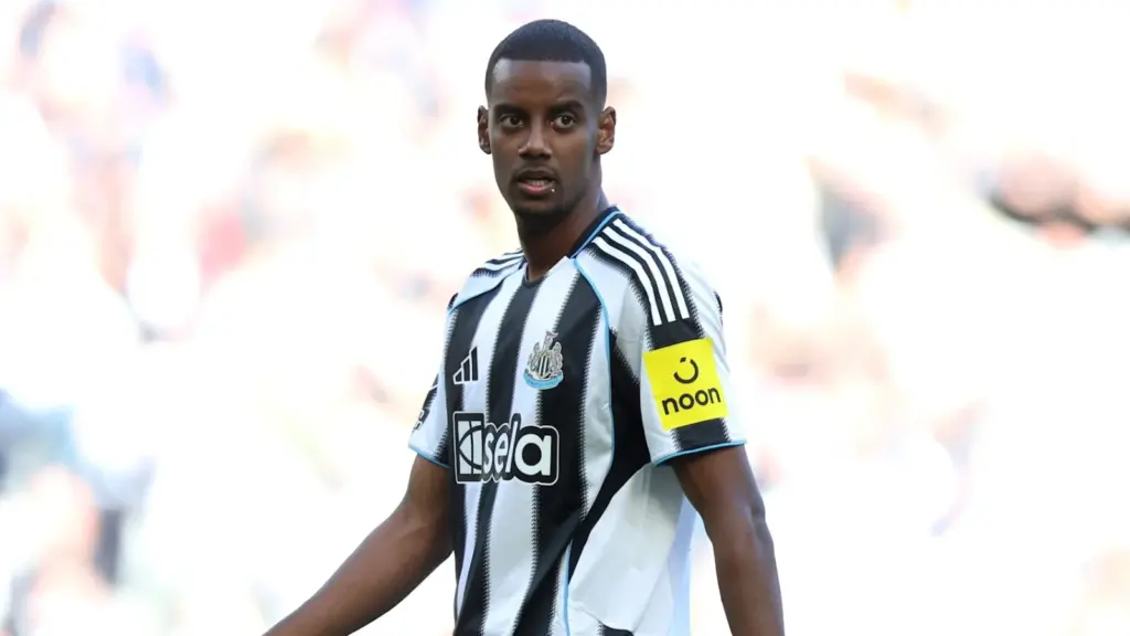 Kembali ke Newcastle, Alexander Isak Hadapi Kemarahan Suporter