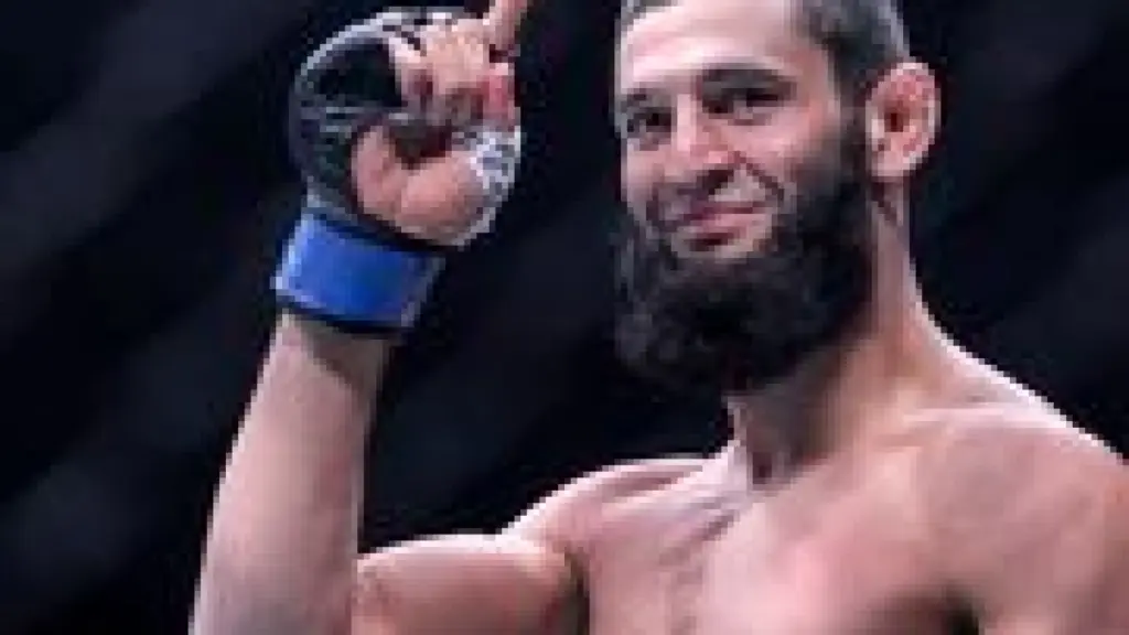 Perjuangan Khamzat Chimaev Menuju Gelar Juara Tiga Kelas UFC