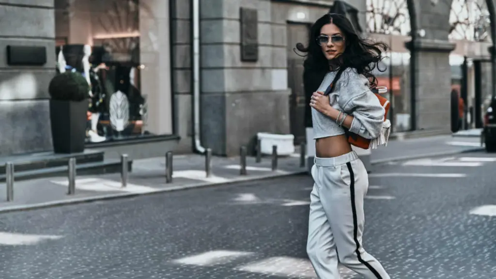 Tren Fashion Sporty Chic yang Digemari Gen Z